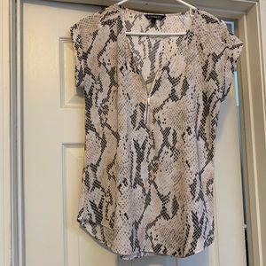 Women’s short sleeve blouse
